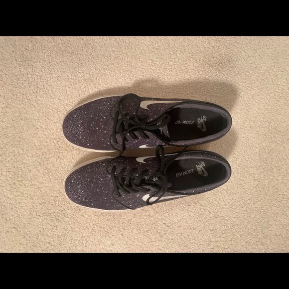 Nike shoes 11.5 - Picture 1 of 2